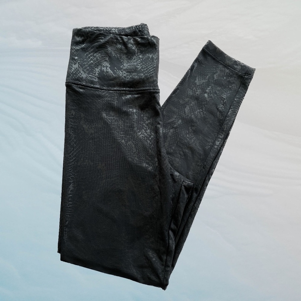 American Eagle AE Faux Leather Snake Skin Shine Highest Waist Legging SM SHORT